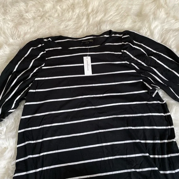 BANANA REPUBLIC BLACK AND WHITE STRIPED LONG SLEEVE NWT - Picture 2 of 3